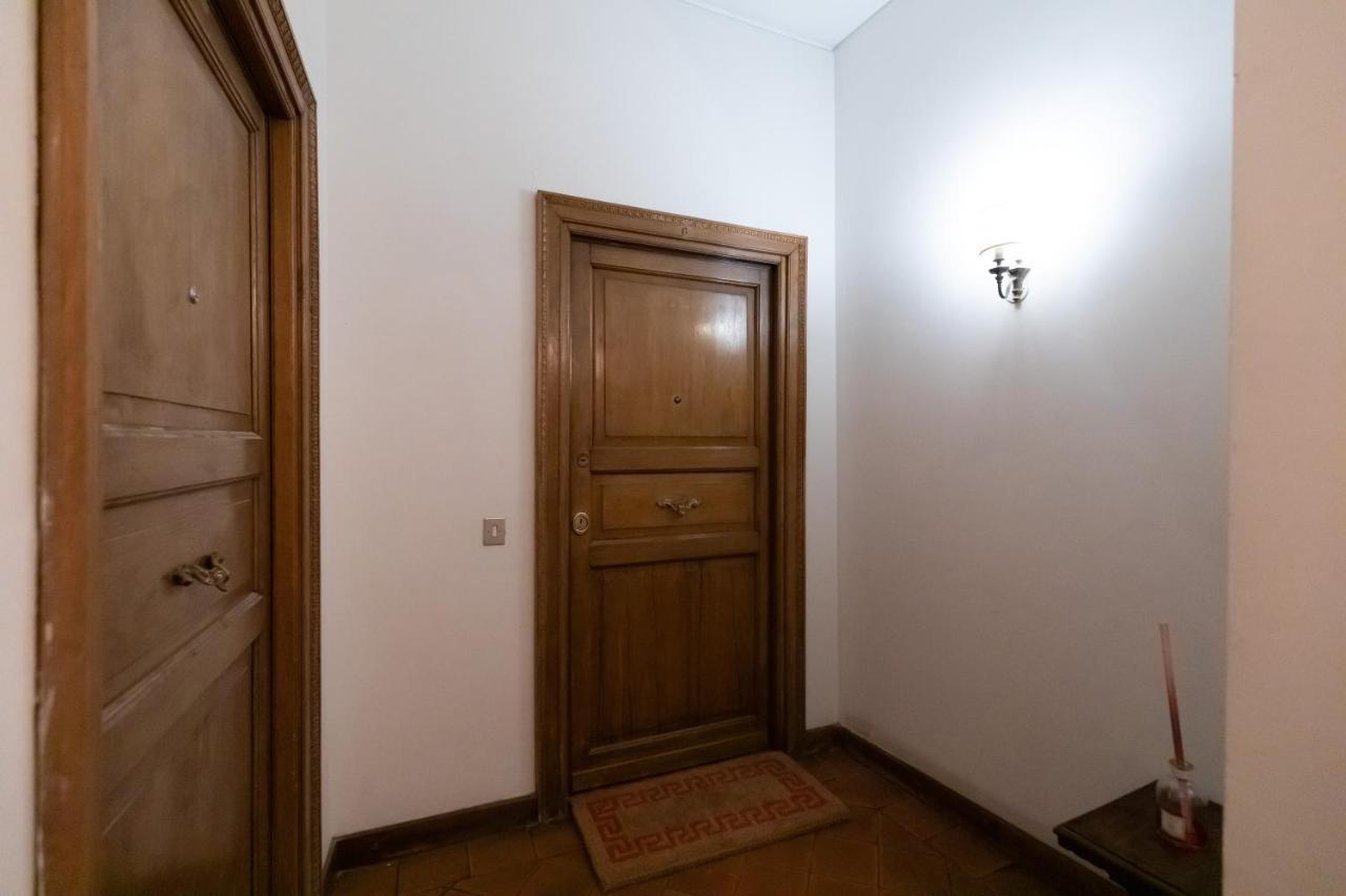 Chic And Style In Historical Via Giulia Apartamento Roma